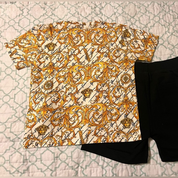 Versace Outfit - Picture 6 of 10